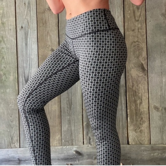 EUC* Lululemon Geometric Print Leggings - Picture 2 of 6